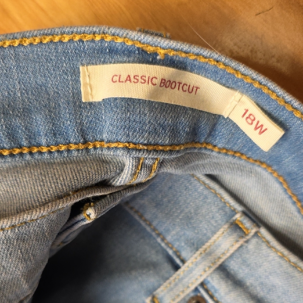 Levi's Size 18W Vintage Classic Bootcut Jeans Mid-Rise Distressed Light Wash NEW - Picture 7 of 15